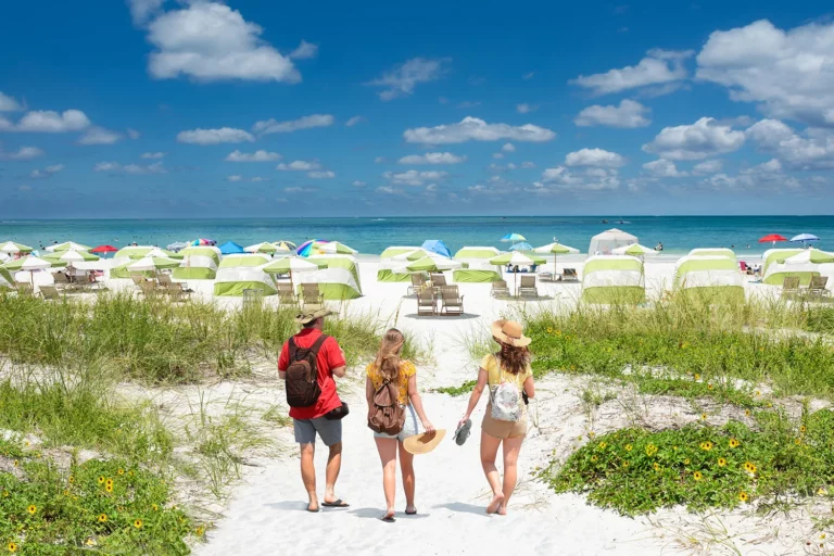 Florida-tourists-on-the-beach